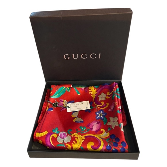 NWT Gucci Red Floral Silk Scarf - Picture 2 of 6